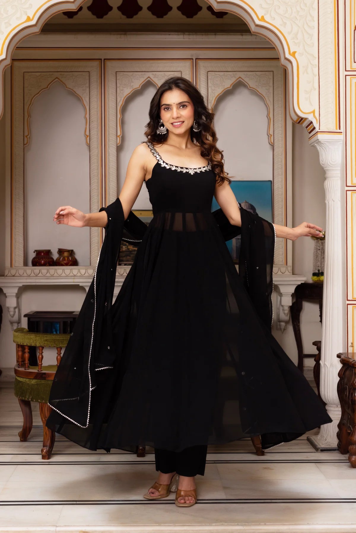 Roop Suit Set In Black
