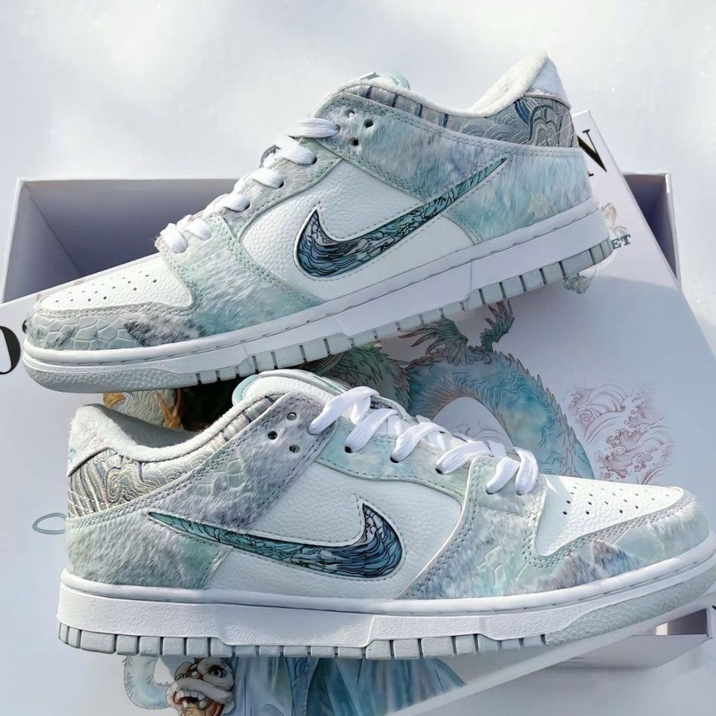 NIKE SB DUNK Shoe