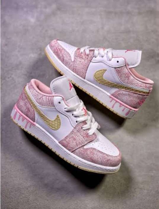 NIKE SB DUNK Shoe
