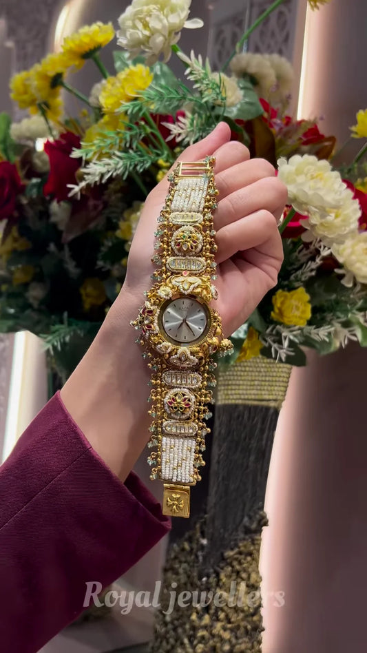 The Exquisite Gold Timepiece