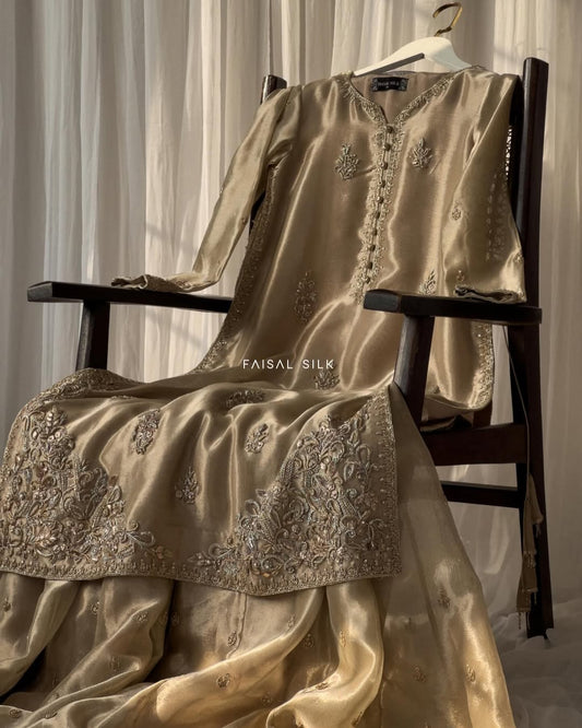 Graceful Handcrafted Kurta Set – Timeless Elegance & Comfort