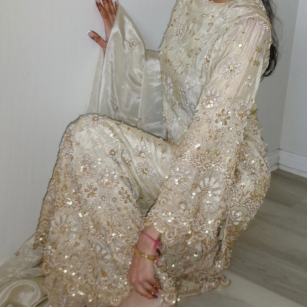 Flared plazzo Set and pearl work paired with a scalloped edge dupatta.